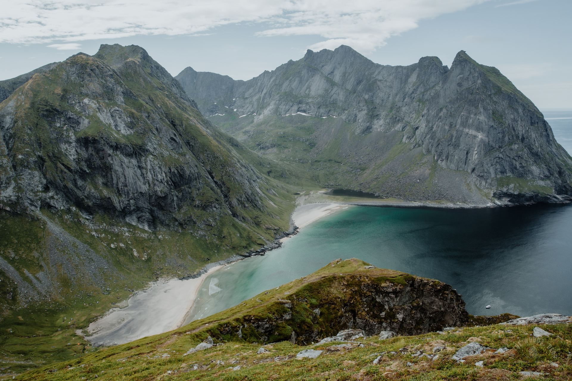 Lofootit Kvalvikan vaellus ja Ryten